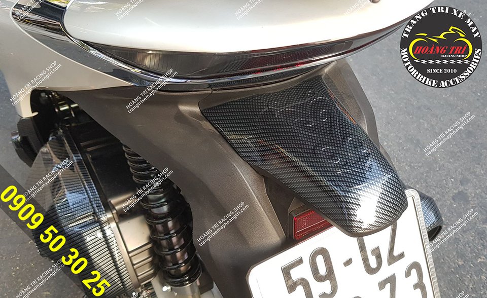Sh 2020 tail lamp cover with carbon paint