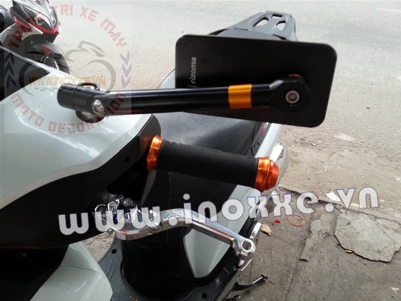 Motorcycle-style rearview mirror