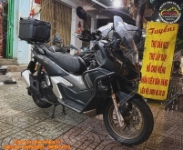 Hai anh Tây rủ nhau độ xe - ADV 160 độ full đồ chơi, XMAX 300 nâng cấp phuộc YSS