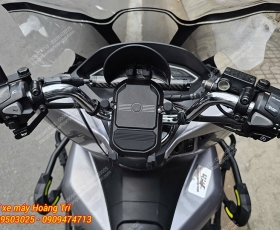 Giá đỡ điện thoại FRX tích hợp sạc không dây