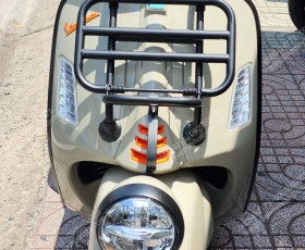 Combo phụ kiện thiết yếu cho Vespa GTS: Sạc nhanh, baga và giá đỡ điện thoại