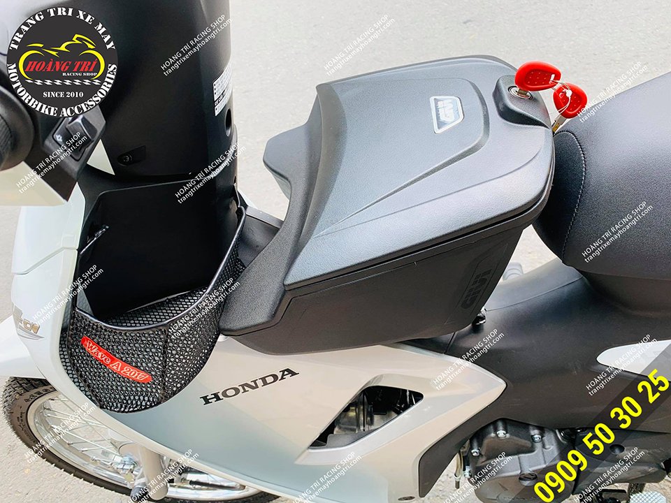 The givi G10N case offers a solution for the Wave with a rather small trunk