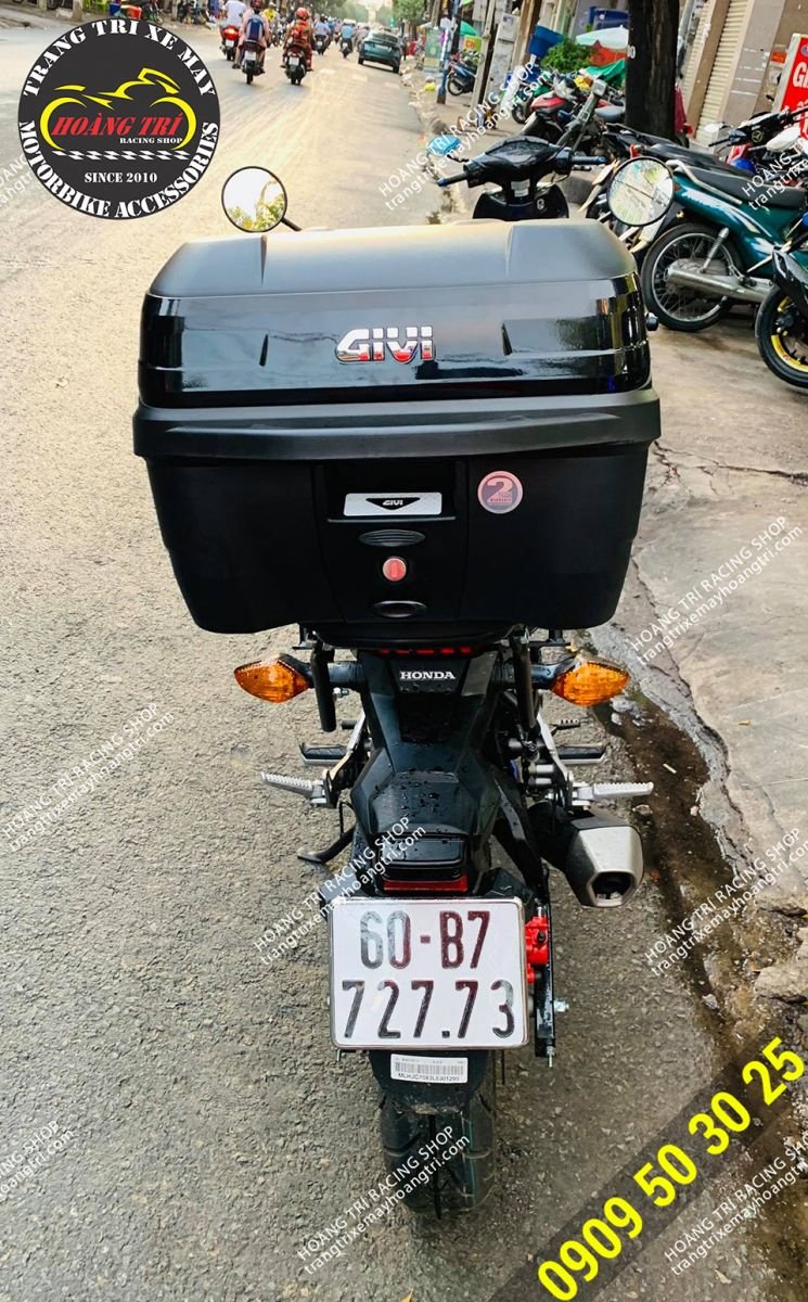 Behind the genuine B32NB givi box mounted on the car