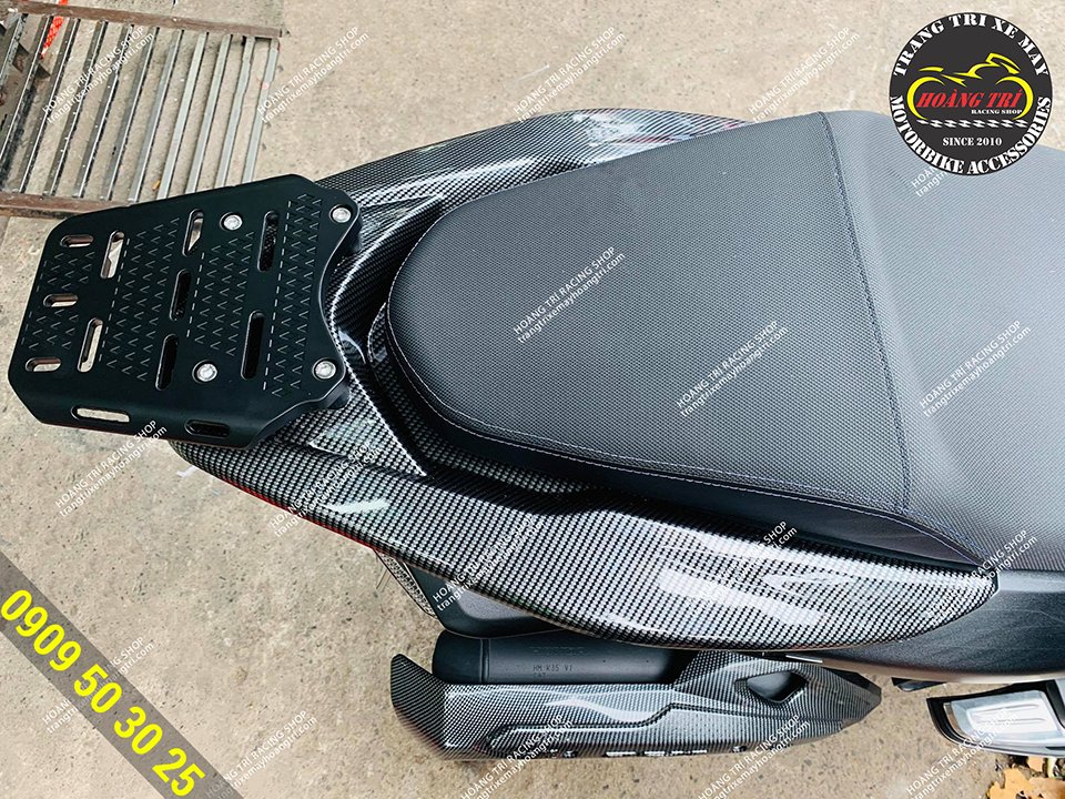 The extended rear bag has just been installed on the PCX 2014