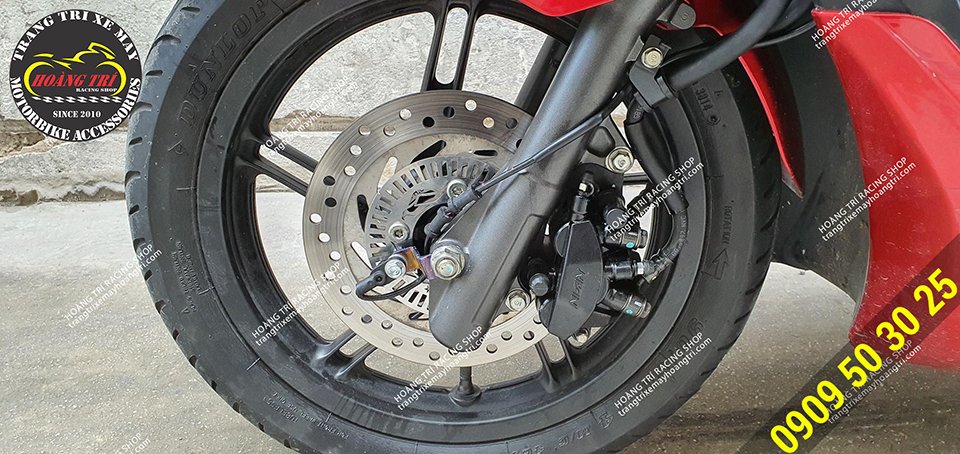The 2014 PCX has been equipped with ABS brakes on the car