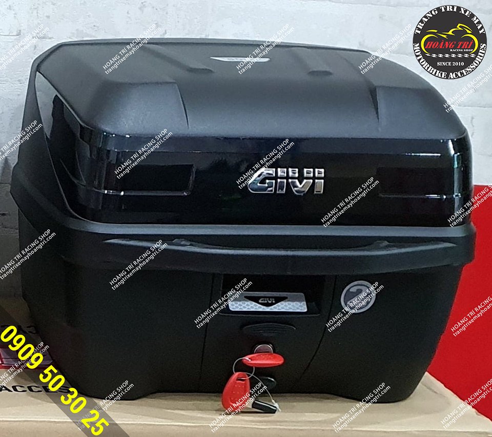 Genuine Givi B32NB back box with square design looks really strong