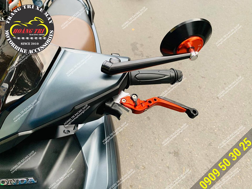 Rizoma Round Glass - beautiful rearview mirror for motorcycles mounted on Airblade 2020 (left)