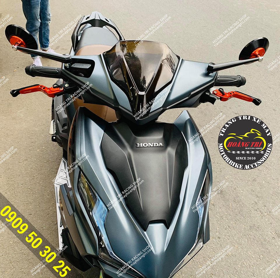 Panoramic view of the 2020 Airblade on Rizoma round rear mirrors