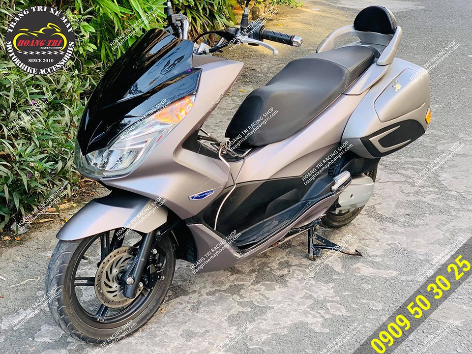 One more PCX 2018 equipped with Sidebox side cases