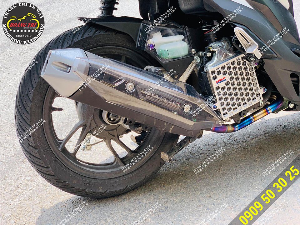 In the picture is a Vario transparent muffler