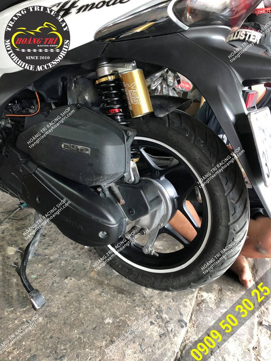 YSS G-Series fork has been fitted to SH Mode