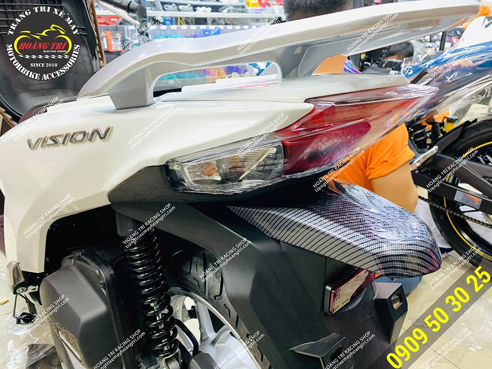 Vision 2021 taillights are decorated with carbon painted tail lights