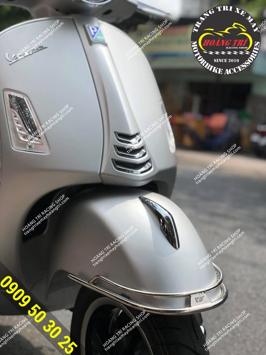 Close-up of the front fender of Vespa GTS