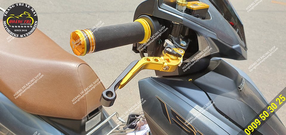 Yellow Maxspeed brake lever mounted on Airblade 2020
