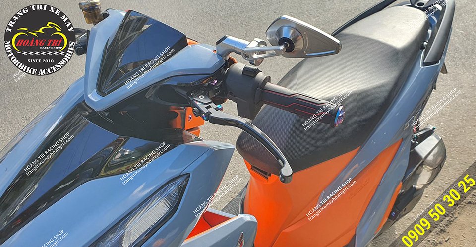 Kính hậu Motogadget X-MVR1 gắn trên Vario 2018