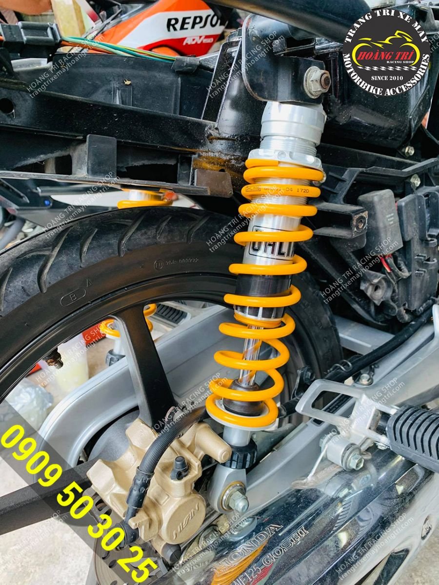 The staff installed Ohlins forks for the Wave that just visited the shop