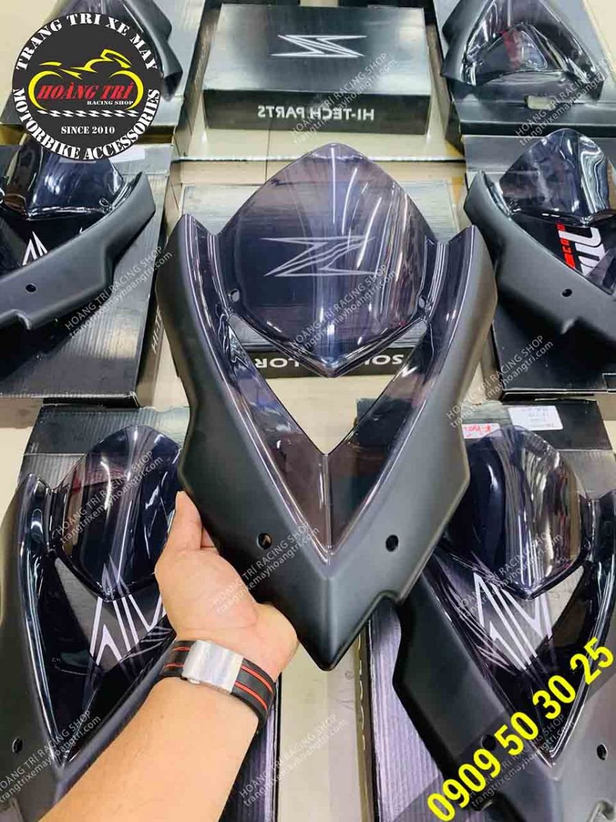 On the hand of the Z1000 windscreen has arrived with the cool smoke black color