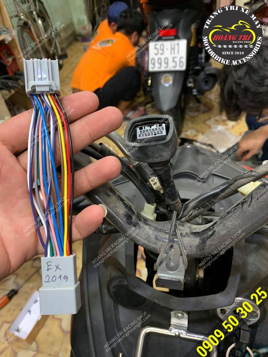 This is the headlight jack of Exciter 2019 that does not need to be wired