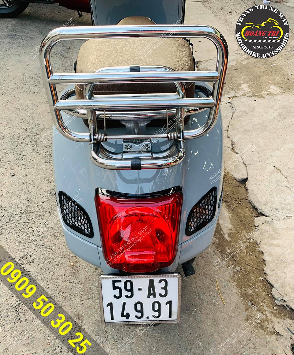 Toàn cảnh xi nhan sau meca đã được lắp đèn xi nhan sau Vespa GTS