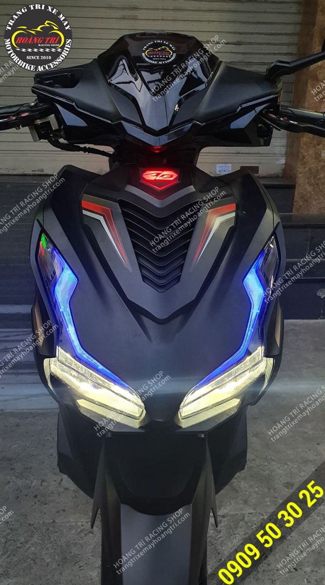 When the headlights are on, the LED logo color will turn red again