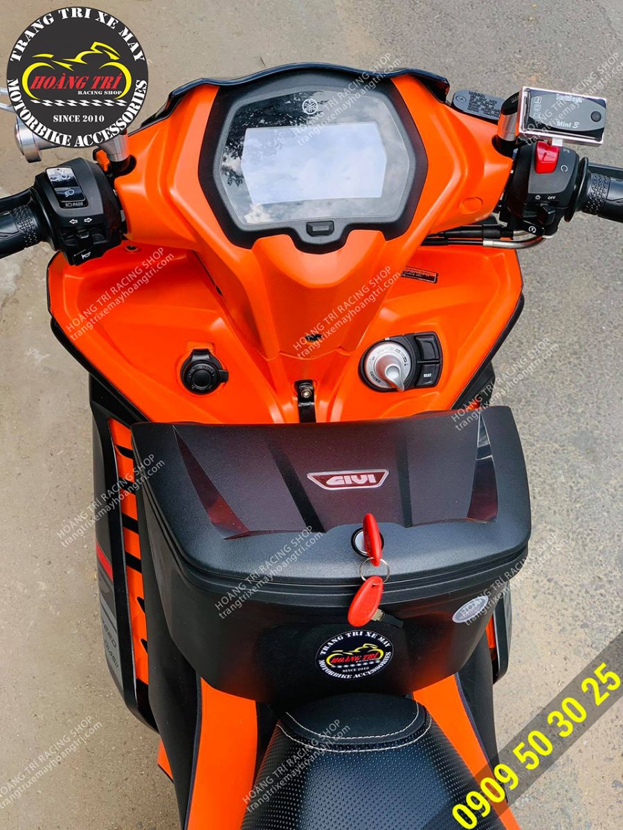 Givi G12N crate equipped on Exciter 155