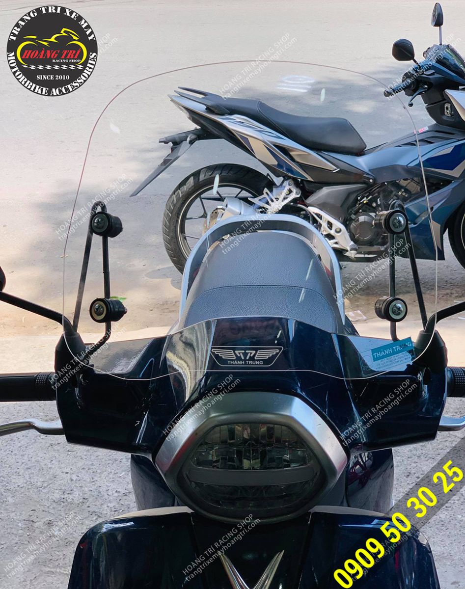 Vinfast Klara electric motorbike windshield has been equipped on the car