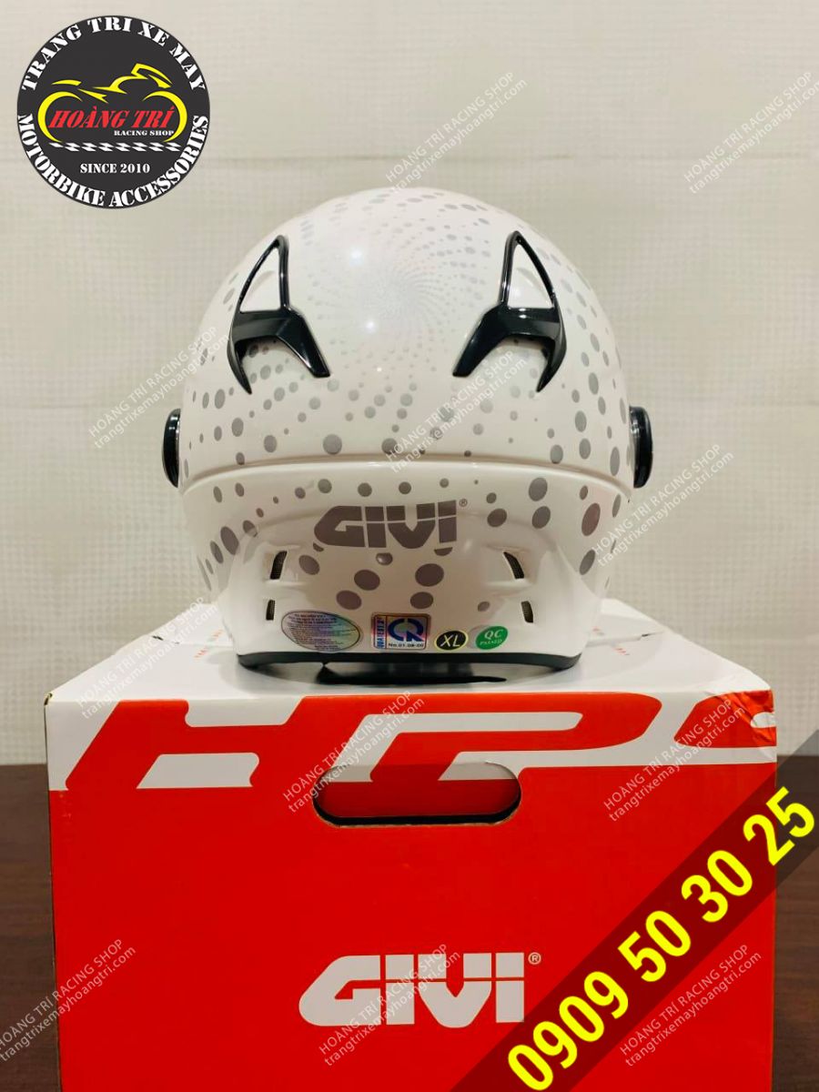 The back has a prominent Givi brand logo printed on the back