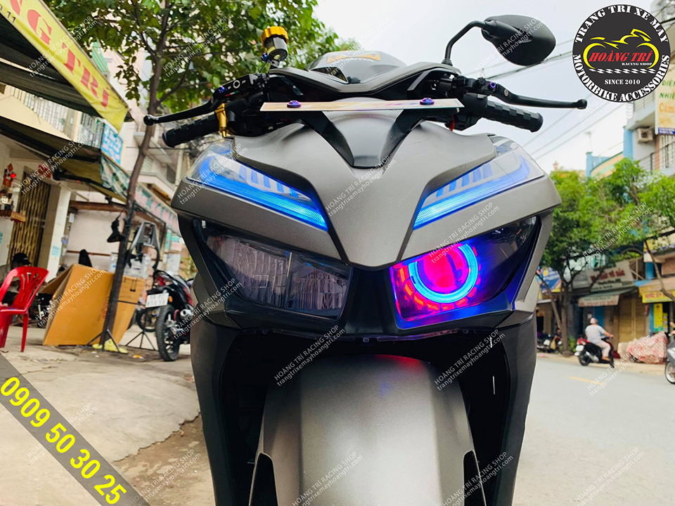 One side of the original headlight and the other side is an owl eye lamp (crossed eye)