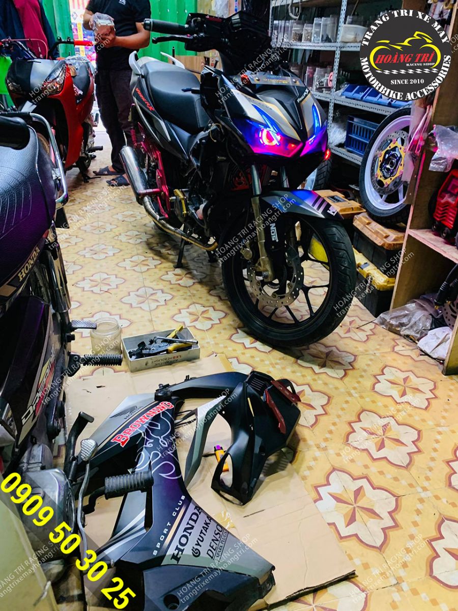 Có thể thấy được số gãy Racing Boy đã được trang bị cho xe