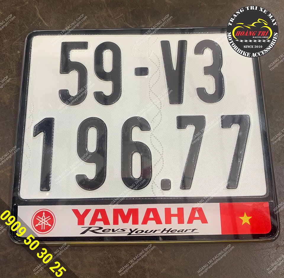 Khung với logo Yamaha và cờ Việt Nam bên góc phải