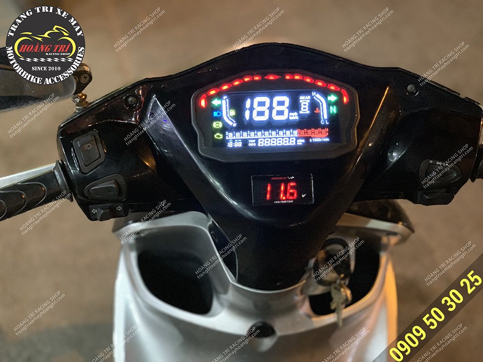 Cận cảnh đồng hồ Ducati sau khi hoàn thiện trên xe Vision
