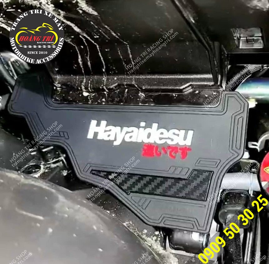Tấm chắn bùn động cơ Hayaidesu sau khi lắp đặt cho xe Vario 160