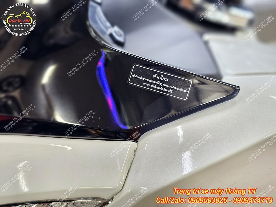 Trên sản phẩm kính chắn gió chính hãng Honda dành cho PCX 160 có tem chữ Thái