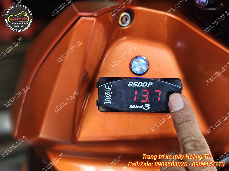 Combo đồng hồ Sum mini 3 chức năng tiện lợi được lắp đặt cho xe Airblade 2016 (chế độ xem volt)