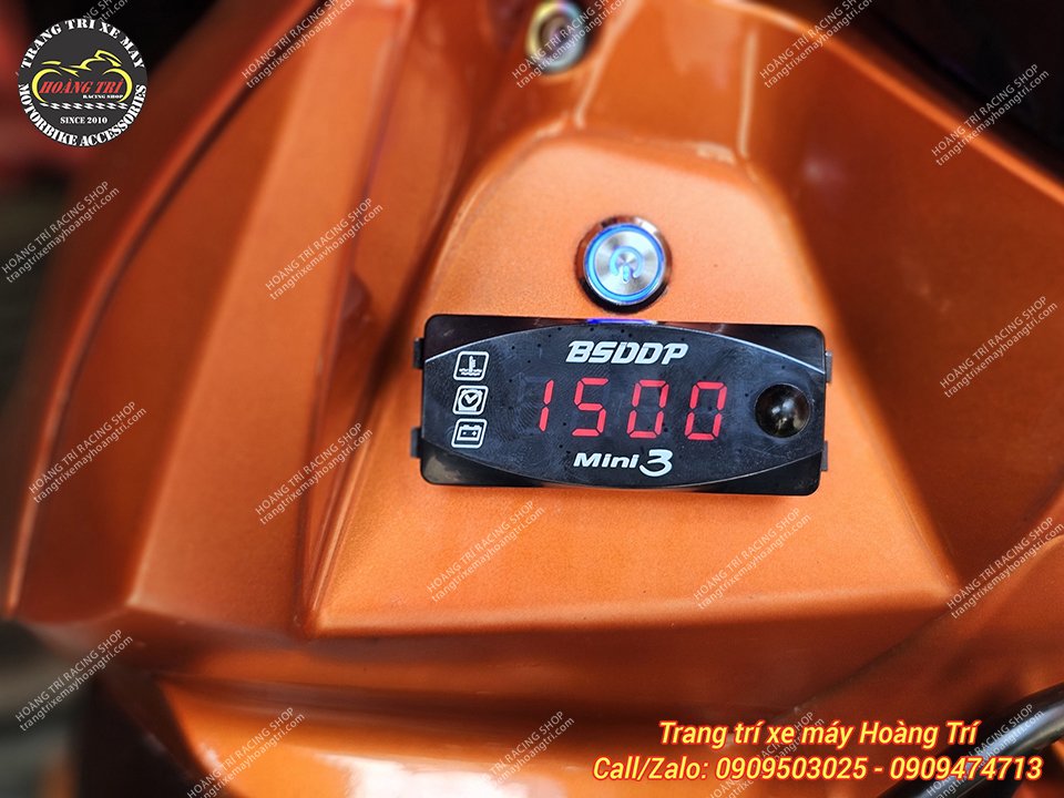 Combo đồng hồ Sum mini 3 chức năng tiện lợi được lắp đặt cho xe Airblade 2016 (chế độ xem giờ)