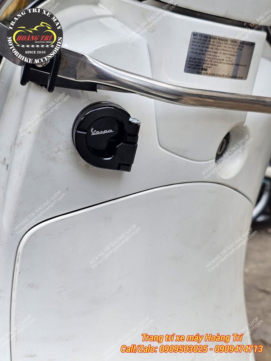 Móc treo đồ kiểu Biker trang bị cho xe Vespa LX