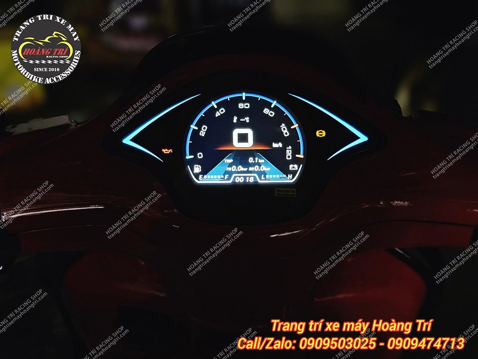 Phiên bản tối của cụm đồng hồ full LCD 2024 trên xe Vespa Sprint