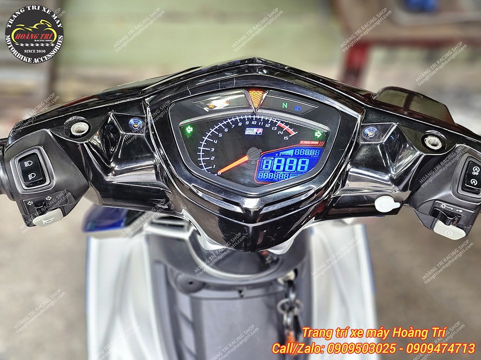 Cụm đồng hồ UMA Racing cho Exciter 2010 đã được đổi màu xanh dương