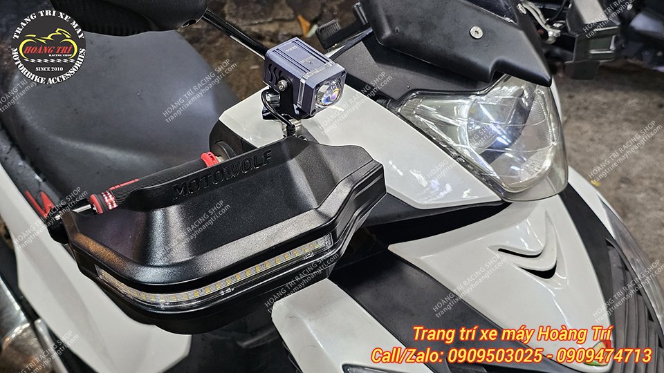Bảo vệ tay lái MotoWolf đã được trang bị cho xe Sh Ý