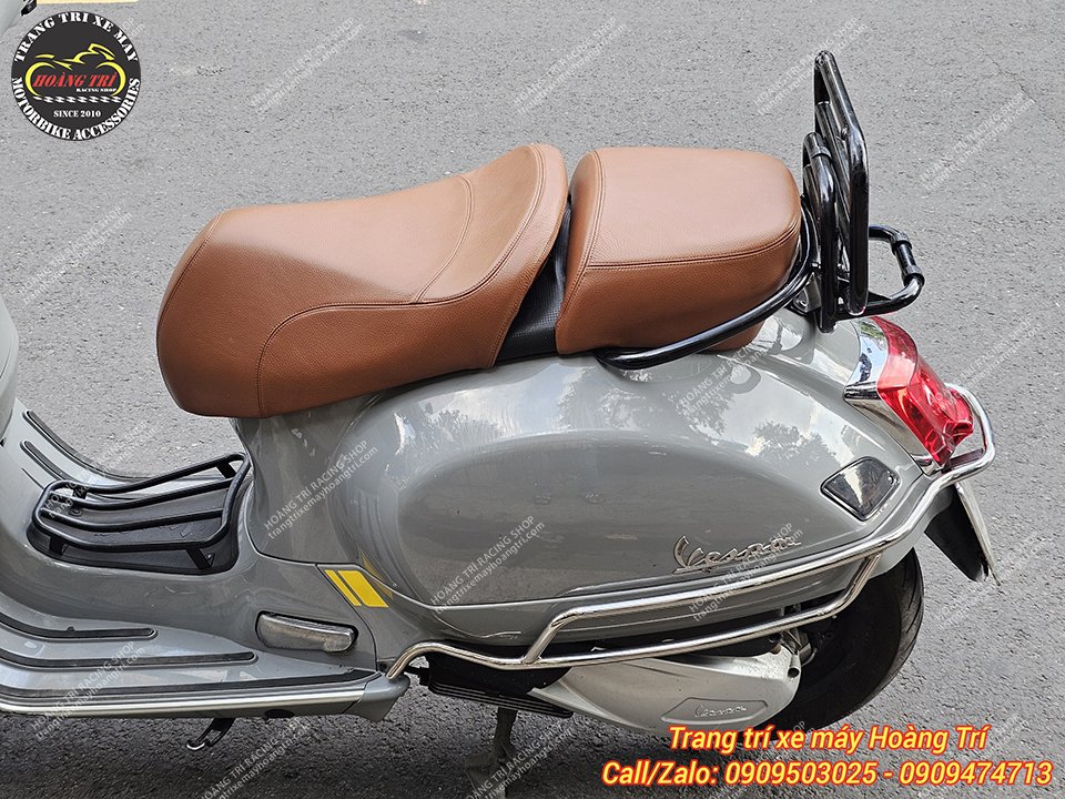 Xe màu xám xi măng đẳng cấp hơn với yên da bò thật Vespa GTS Super 300