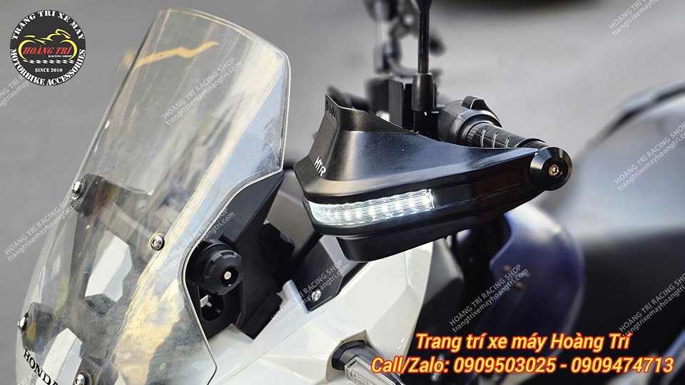 Thêm chiếc ADV 150 với bảo vệ tay lái MotoWolf khi bo cua gắt (bên trái)