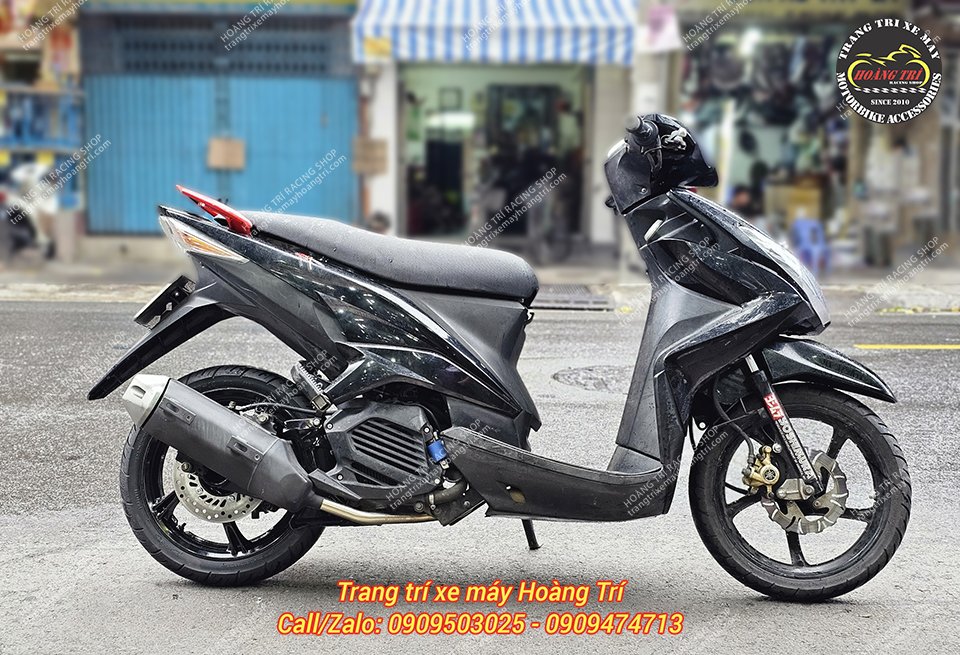 Tổng thể chiếc Yamaha Luvias nâng cấp bộ thắng đĩa sau sử dụng hoàn toàn phụ tùng chính hãng của Honda 