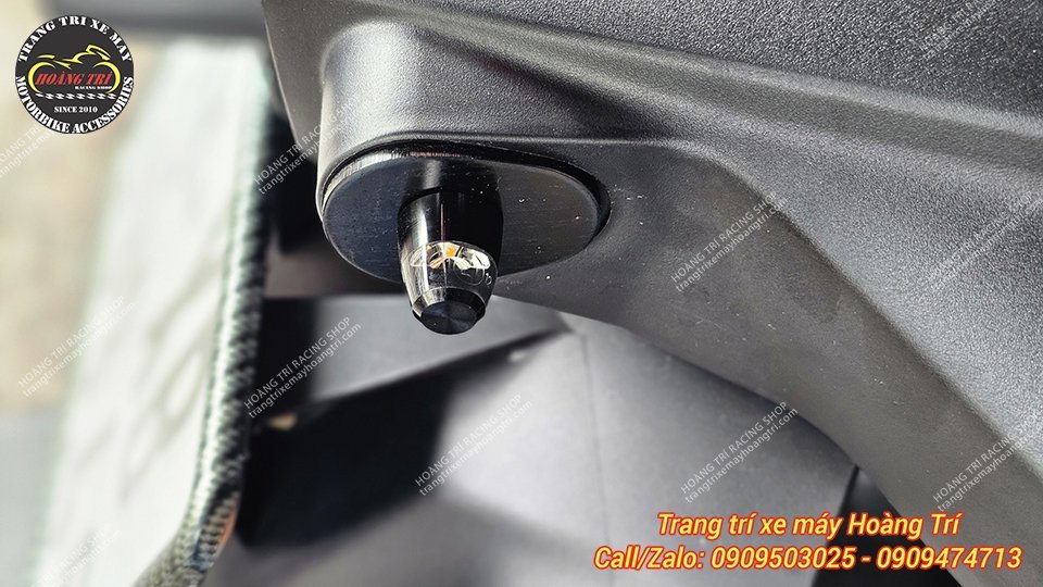 Xi nhan Motogadget Pin nhỏ gọn trên xi nhan sau của xe