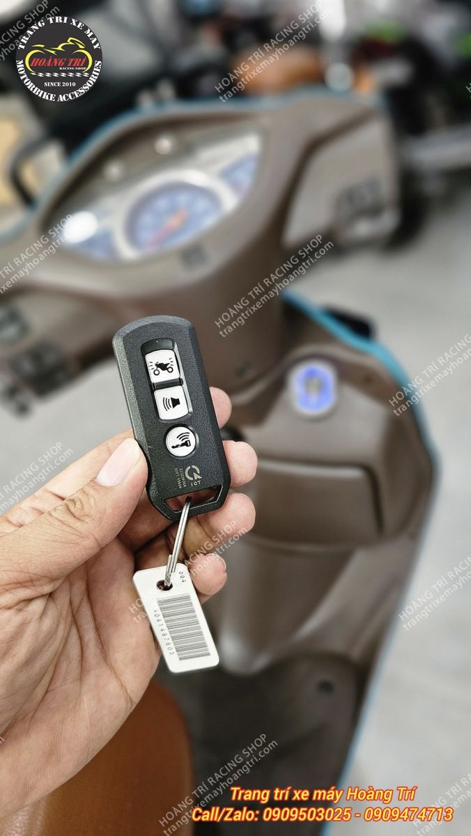 Trên tay khóa Smartkey chính hãng Honda (mặt trước)