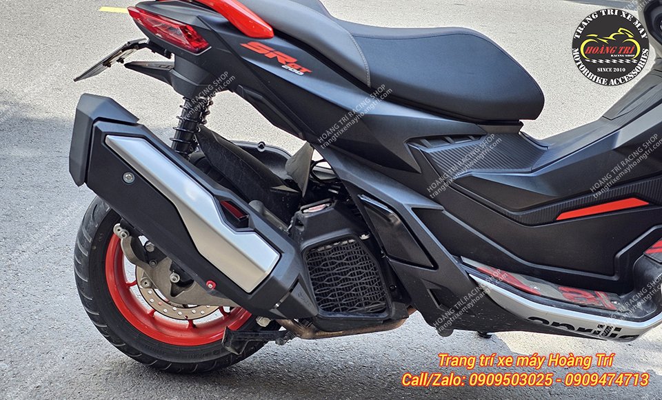  Ốp pô tạo điểm hút tại vị trí dàn chân sau cho xe Aprilia SR GT 200