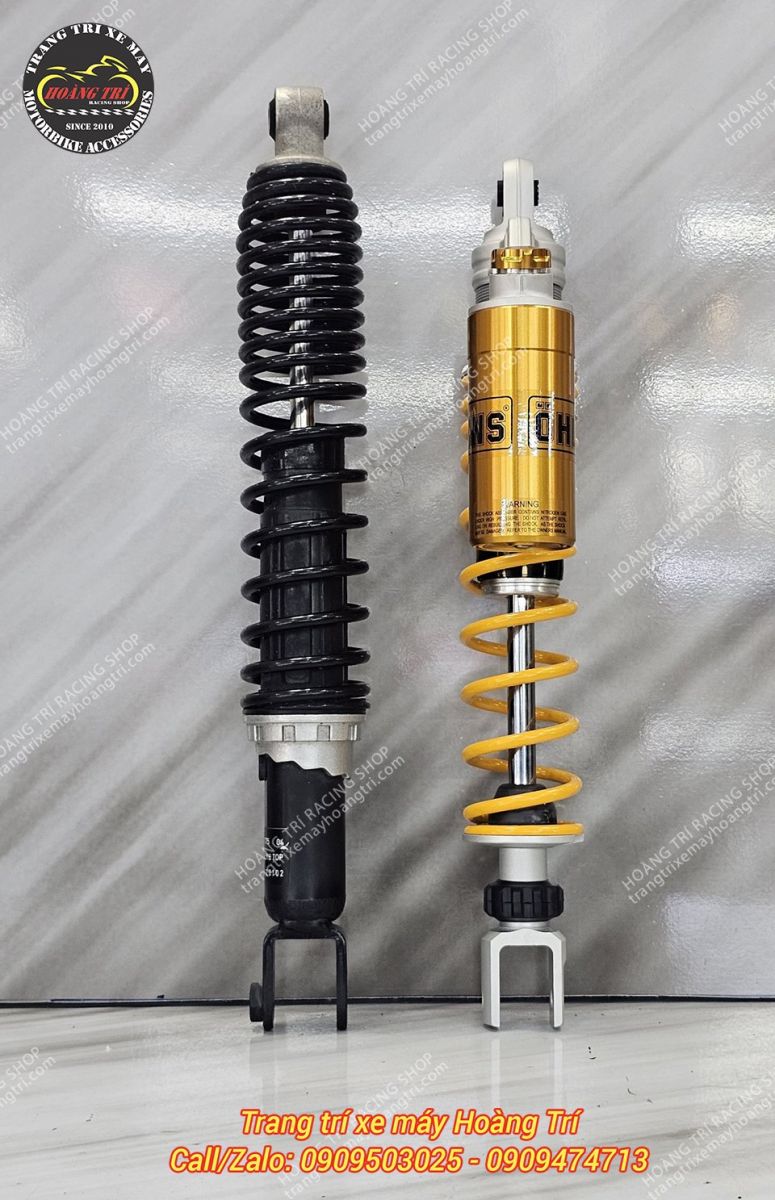 So kè 2 phuộc zin (trái) và phuộc Ohlins (phải) thấp hơn so với phuộc zin