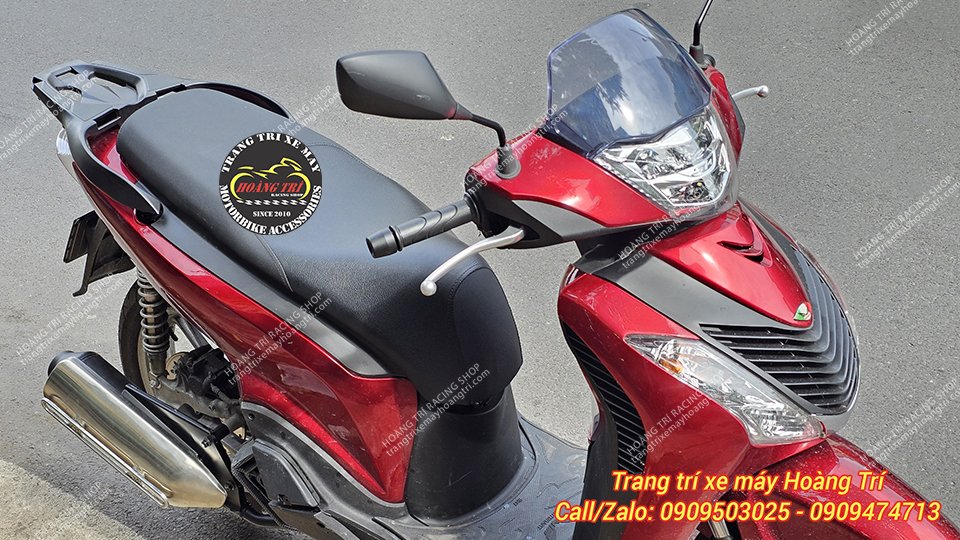 Giống với xe Sh 2020 màu đen bên trên chiếc Sh 2020 này cũng nâng cấp dàn áo Sh Ý