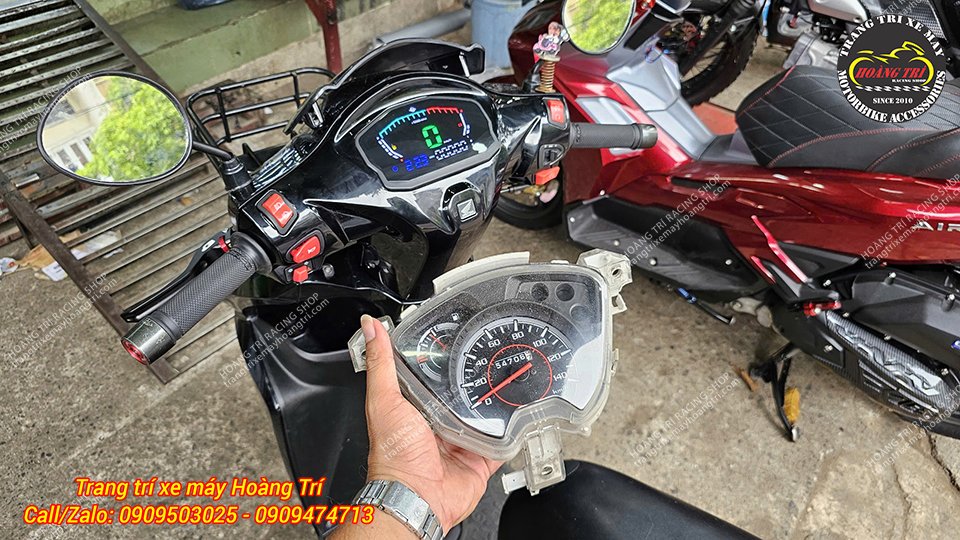 Trên tay đồng hồ zin Vision 2014 so kè với đồng hồ kiểu Ducati