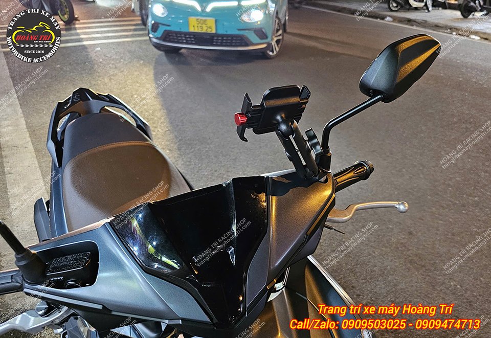 Giá đỡ điện thoại MotoWolf được trang bị cho xe Airblade 2024