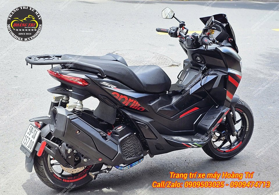 Từng góc cạnh của ốp pô ADV 350 giúp tôn dáng xe Aprilia SR GT 200